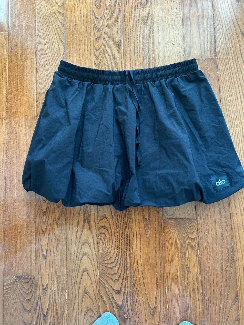 alo bubble skirt (M) New w/ store tags
